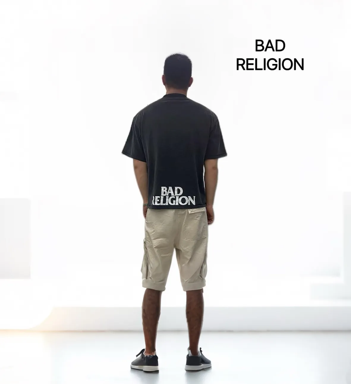 ♻️Style number: 890 P130 washed T vintage SAINT MICHACL—BAD RELIGION’s punk rock band can show a punk and rebellious fashion style. Short wide style washed and distressed High density 280g pure cotton Comfortable punk short wide style silhouette Size: (S-M-L-XL) Color: Washed black